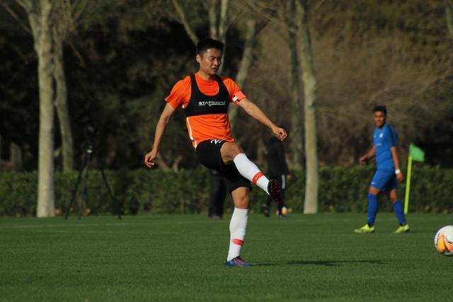 国足热身赛失利，新西兰以3-0战胜中国队